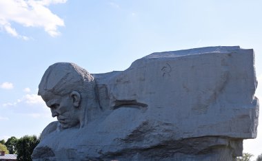 Brest Kalesi düşmüş savunucuları için anıt