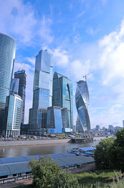 Byggandet av tornen businesscenter "Moscow City" i Moskva — Stockfoto