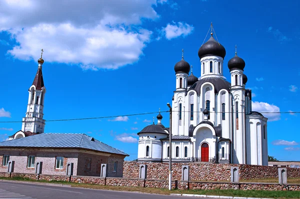 Ο ναός στην τιμήσει βασιλεύοντας μητέρα του Θεού στο Ivantsevichi — Φωτογραφία Αρχείου