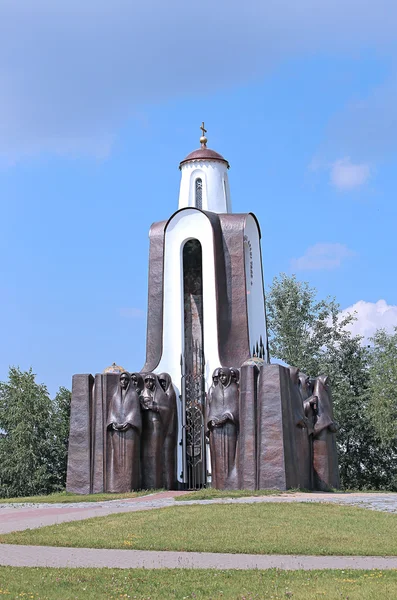 Сини батьківщину пам'ятник, який помер за межами — стокове фото