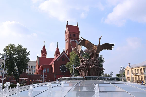 Skulptur Brunnenkräne in Minsk — Stockfoto