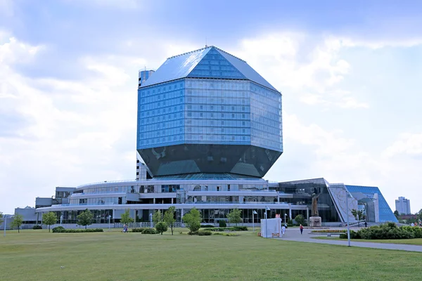 El edificio de la Biblioteca Nacional de Bielorrusia — Foto de Stock