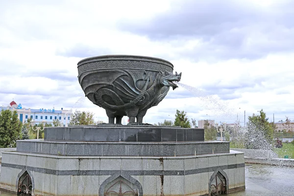 Fonte na forma de figura de Zilant em Kazan — Fotografia de Stock