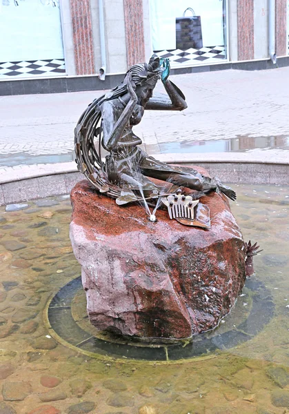 A escultura-fonte Su Anasy (espírito de água) em Kazan — Fotografia de Stock