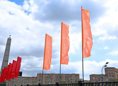 Bir tatil sırasında renkli festival bayrakları
