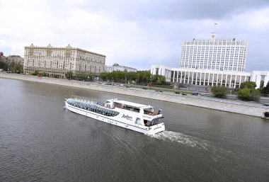 Moskova Nehri boyunca yelken feribot