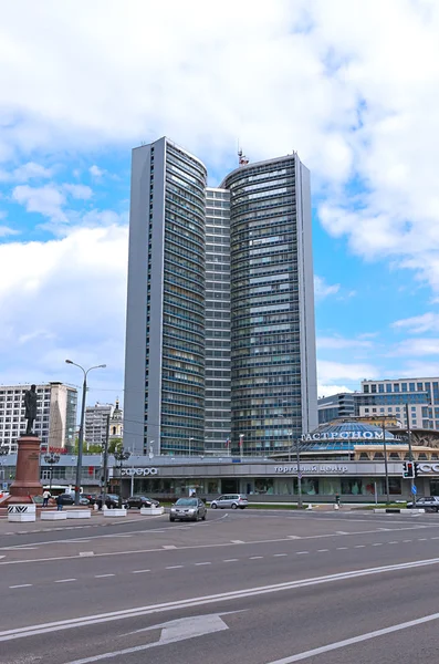 El edificio tiene la forma de un libro en Moscú — Foto de Stock