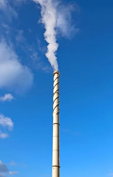 높은 공장 굴뚝 — 스톡 사진
