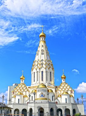 Minsk'te Bütün azizlerin anıtsal kilise