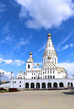 Minsk'te Bütün azizlerin anıtsal kilise