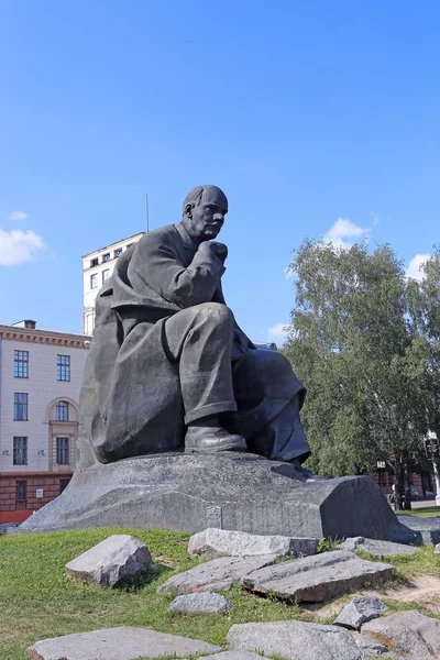 Jakoeb Kolas Monument in Minsk — Stockfoto