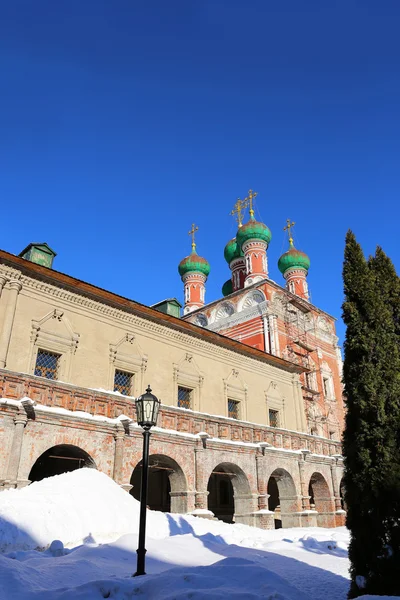 Высокопетровский монастырь в Москве — стоковое фото