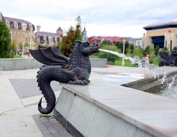 Fontaine en forme de figure de Zilant à Kazan — Photo