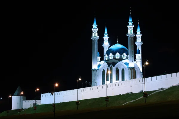 Mezquita Kul-Sharif en Kazán Kremlin por la noche — Foto de Stock