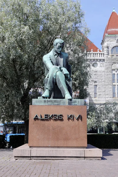 Monumento a Aleksis Kivi en Helsinki — Foto de Stock