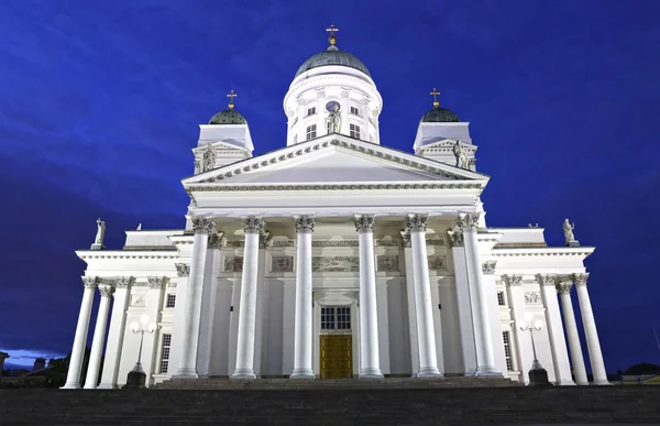 Katedrála svatého Mikuláše (katedrála Basilica) v Helsinkách na ni — Stock fotografie