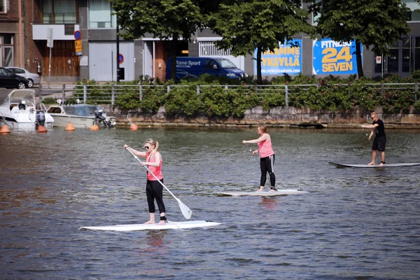 People rowing Stand Up Paddleboard — Stock Photo, Image