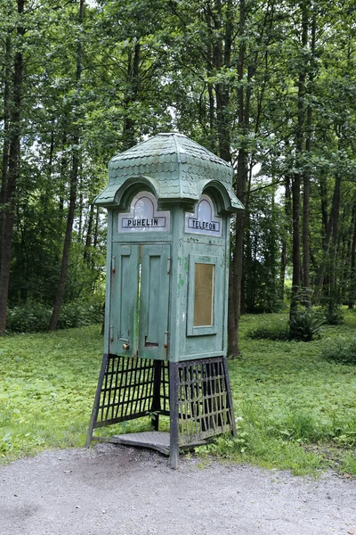 Uma antiga cabine telefónica em Helsínquia — Fotografia de Stock