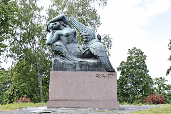 Denkmal für die Helden der epischen Kalevala-Luftfee und Ente — Stockfoto