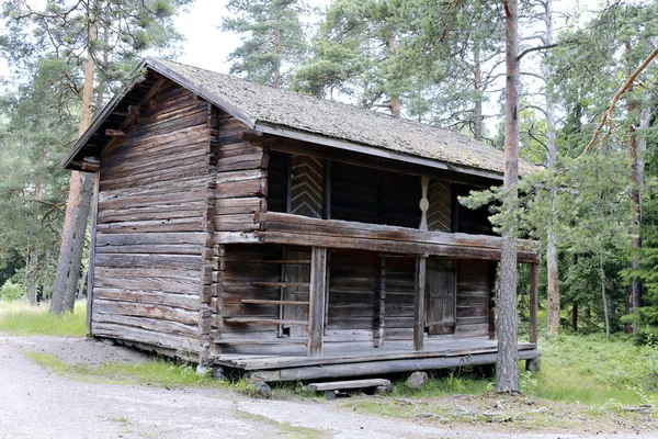 Det gamla timmerhuset — Stockfoto