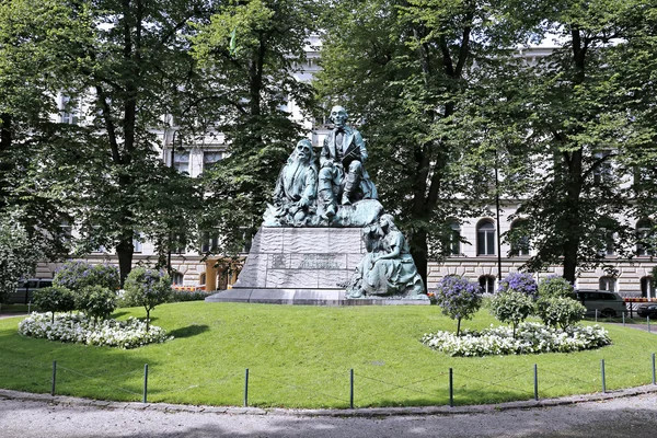 Monument Elias Lennrot, de verzamelaar van folk poëzie — Stockfoto