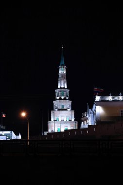 Kazan Kremlin bölgesinde Syuyumbike Kulesi ve Valilik Sarayı