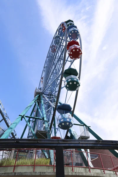 Amusement rijdt in de amusement park — Stockfoto