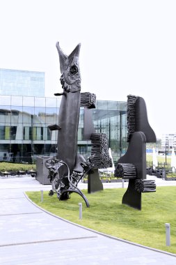 Finlandiya Helsinki müzik merkezine yakın heykel şarkı ağaçlar