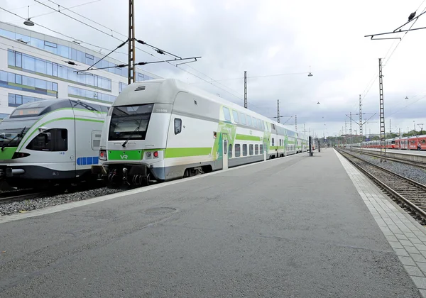 De elektrische trein gestopt bij het centraalstation van paviljoen — Stockfoto