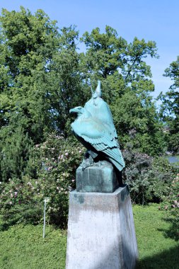 Bir çift kartal Park için bronz anıt