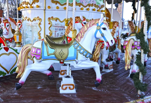 Carrusel rotonda festivamente decorado —  Fotos de Stock