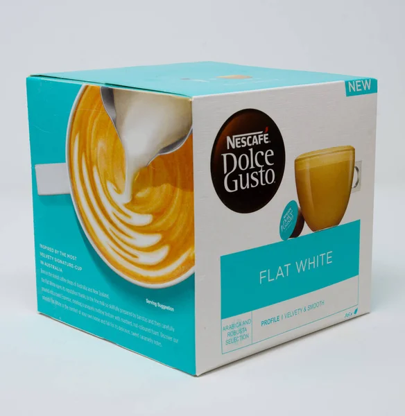 Okuma, Birleşik Krallık - 13 Temmuz 2020: Bir kutu Nescafe Dolce Gusto Flat White Flavoured Coffee pod