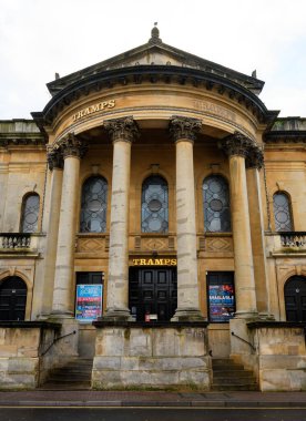 Worcester, Birleşik Krallık - 15 Mart 2020: Angel Row 'daki Tramps Gece Kulübü' nün önü