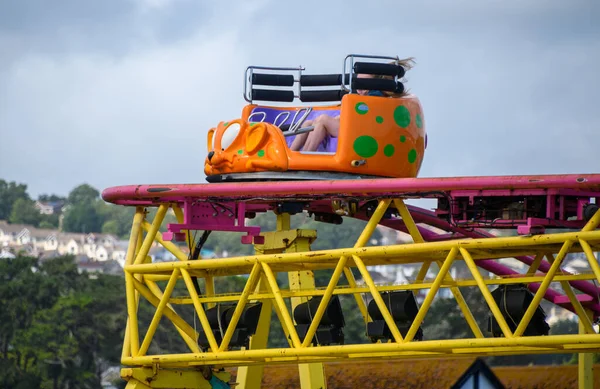 英国帕金顿 2020年8月20日 一辆云霄飞车在东滑行道的顶部 — 图库照片