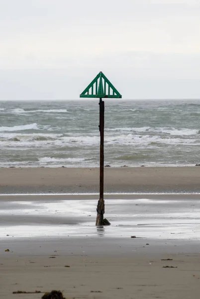 Ein Pfahl Mit Groyne Markierung Strand Von West Wittering — Stockfoto