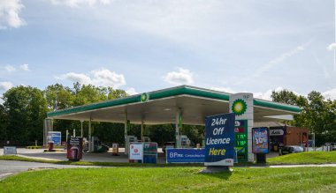 Okuma, Birleşik Krallık - 12 Eylül 2020: Basingstoke Yolu 'ndaki BP Petrol İstasyonu