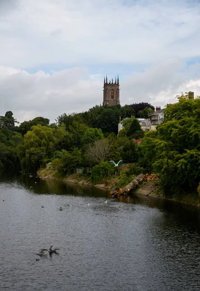 Uma Vista Igreja São Pedro Tiverton Vista Sobre Rio Exe — Fotografia de Stock