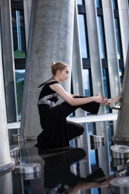 Şehir geçmişine sahip Avrupalı beyaz kız