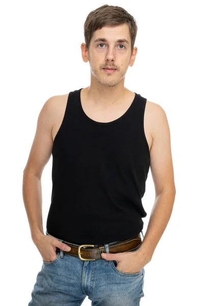 Mladý Pohledný Vysoký Štíhlý Bílý Muž Hnědými Vlasy Rukama Kapsách — Stock fotografie