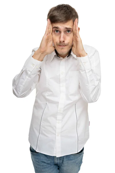 Mladý Pohledný Vysoký Štíhlý Bílý Muž Hnědými Vlasy Drží Hlavu — Stock fotografie