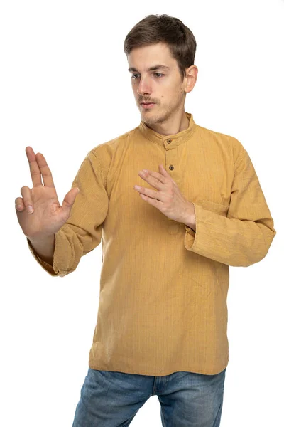 머리에 남자가 배경에 고립된 청바지를 셔츠를 옆으로 — 스톡 사진
