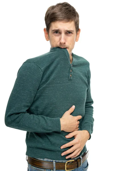 금발의 잘생긴 어두운 스웨터를 배경에 고립된 청바지를 목걸이를 있습니다 — 스톡 사진