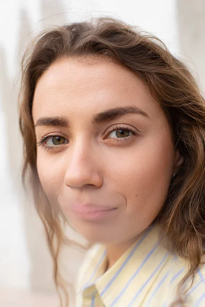 Blanco Joven Europeo Chica Con Pelo Oscuro Retrato — Foto de Stock