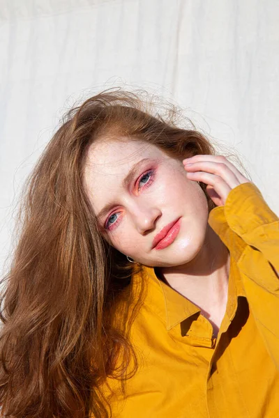 European White Girl Bright Makeup Wall — Stock Photo, Image