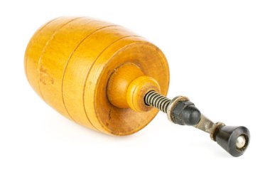 Eski biber öğütücüsü beyaz arkaplanda izole