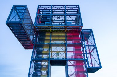 Bir dev çelik konstrüksiyon