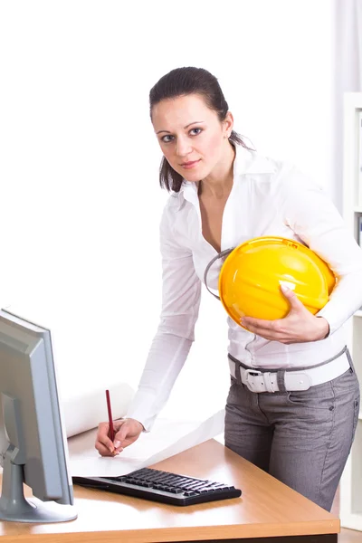 Femme dans le bureau — Photo