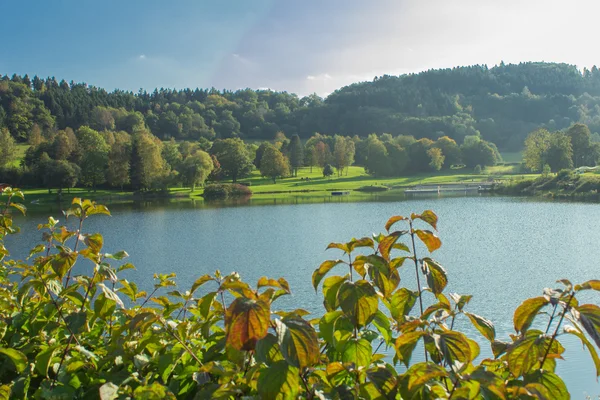 Naturaleza en otoño en el lago Rur — Foto de Stock