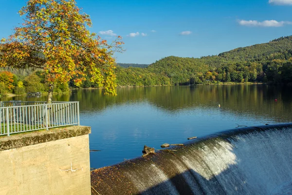 Naturaleza en otoño en el lago Rur — Foto de Stock