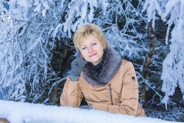 A woman walking alone in the forest — Stock Photo, Image